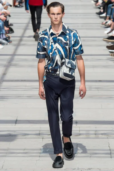 Look 40